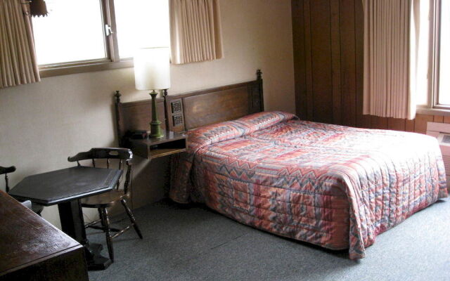 Oneida Village Inn