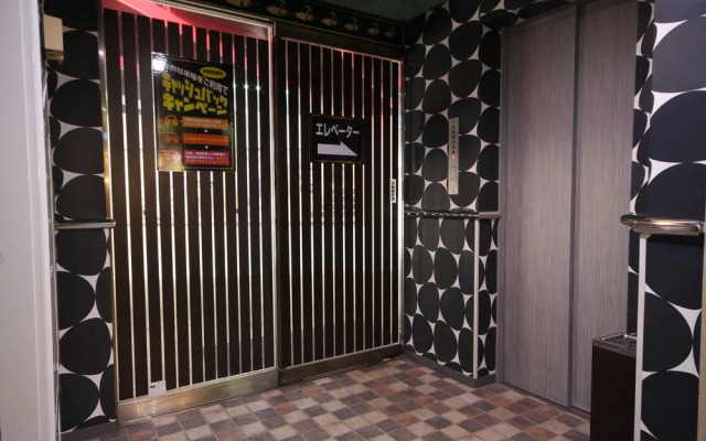 THE HOTEL - Adults Only