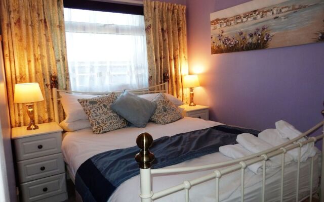 Sheena's Dartmouth Chalets
