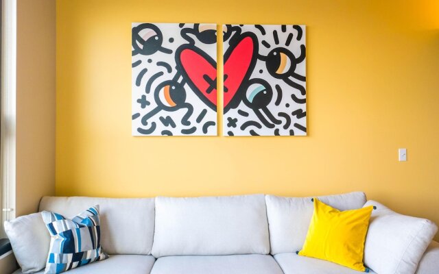 Bright, Luxury Apartment in Historic District