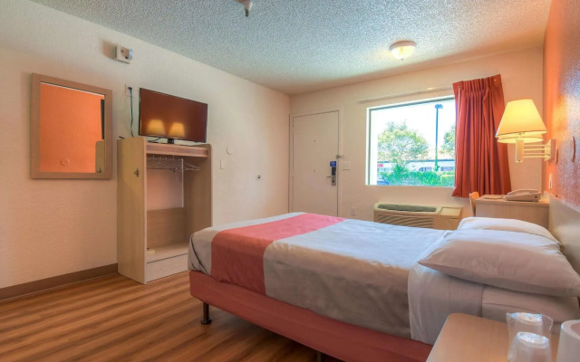 Motel 6 Santa Ana, CA