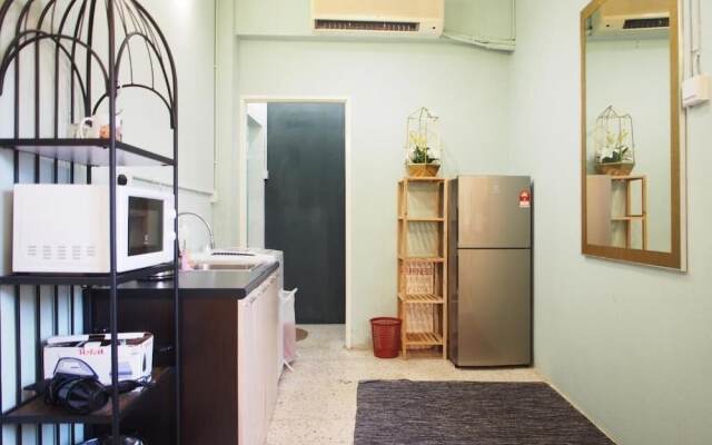 OYO HOME 90647 Mac Inn 94