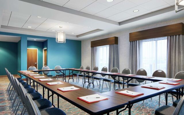 Hampton Inn & Suites Chicago Waukegan