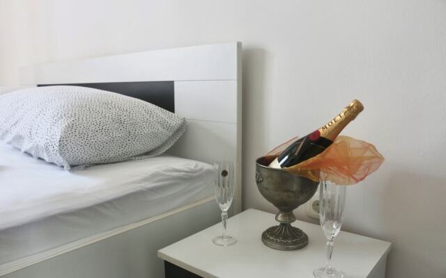 Beachfront Apartment Drazen, With Patio & Parking