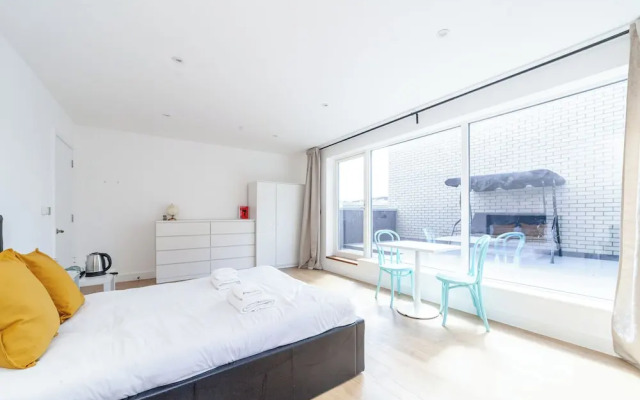Stunning 5 Bedroom Retreat London