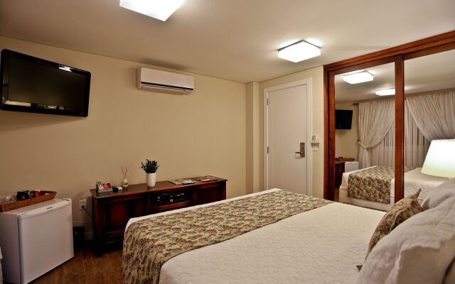 Praia do Estaleiro Guest House