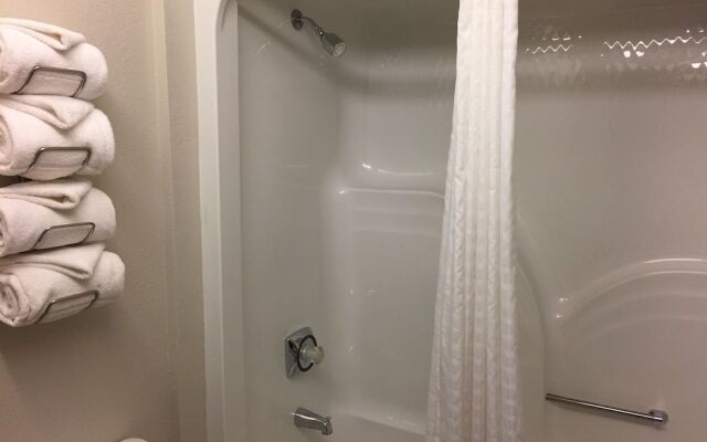 Pinemark Inn & Suites