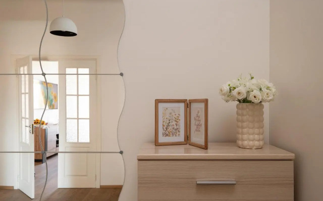 Old Town Riverside Apartment
