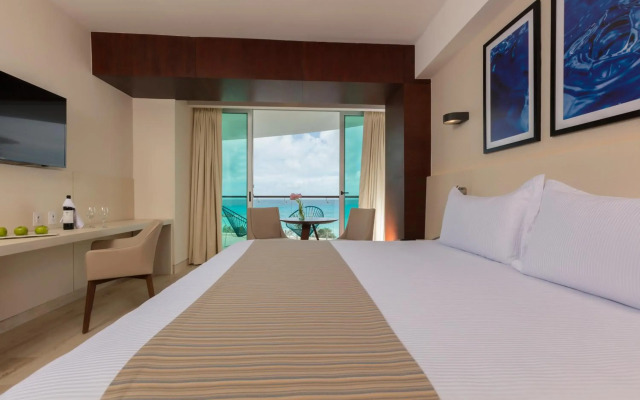 Krystal Grand Cancun
