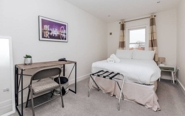 Central Modern Flat Sleeps 6 - Dedicated Parking