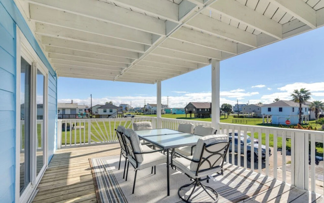 Walk to Beach: Family-friendly Galveston Home!