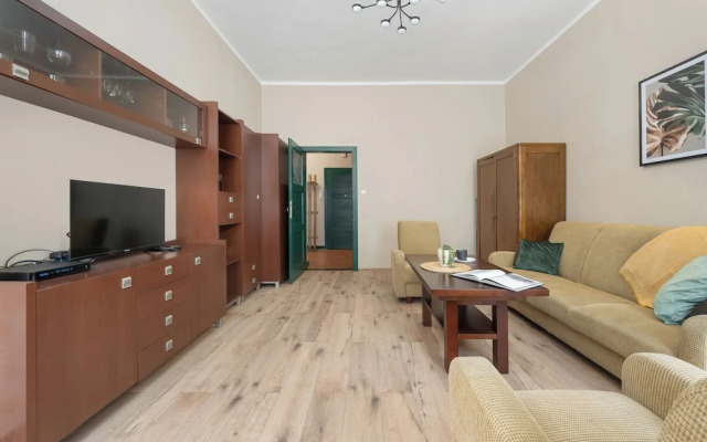 Wroclaw Apartment With Desk by Renters