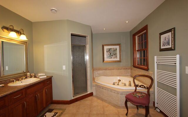 Stone Edge Estate Bed & Breakfast
