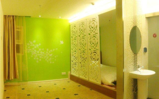 V8 Hotel Jiaokou Subway Branch