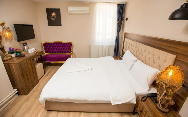 Corner Garden Hotel
