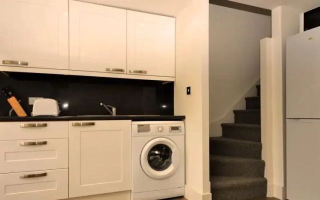 W14 Apartments - Battersea Apartment