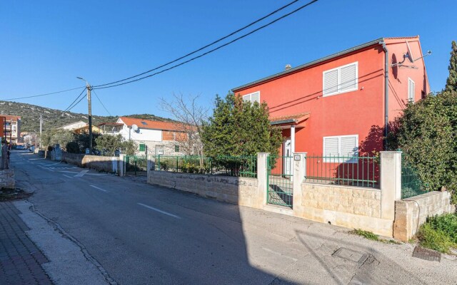 Amazing Home in Vinisce With 4 Bedrooms and Wifi