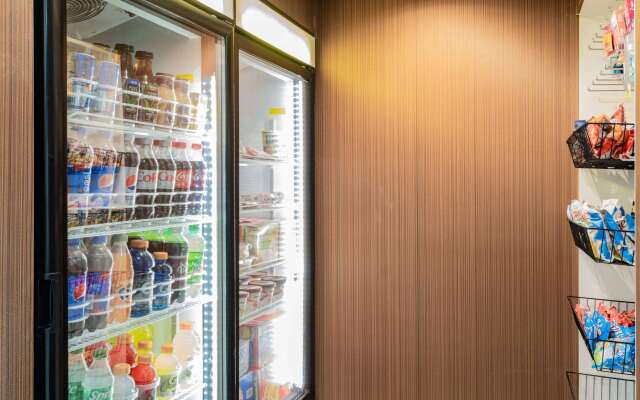 Days Inn & Suites by Wyndham Niagara Falls/Buffalo