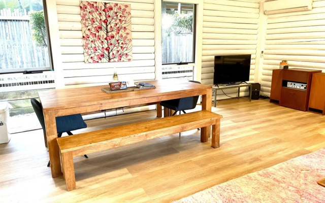 Groovy Log House Lorne Ocean View Log House Pet Friendly Freshly Renovated – Guest Rooms – Lorne
