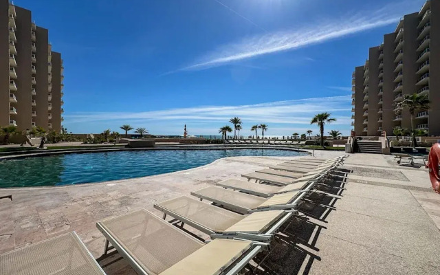 Beach Bliss Retreat 2BR Beachfront Condo