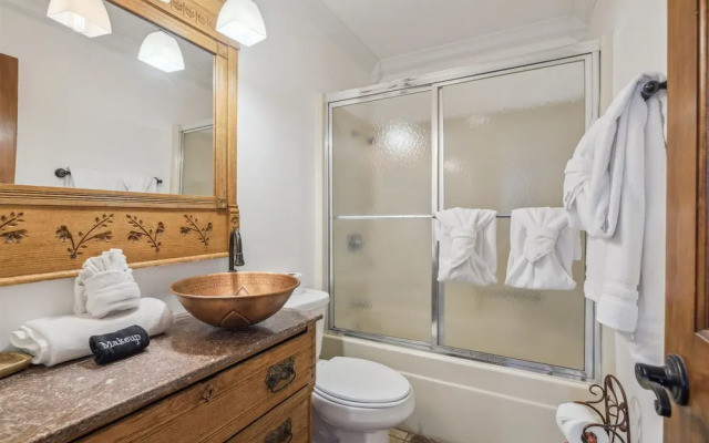 Very Secluded Breathtaking Riverfront Game Room