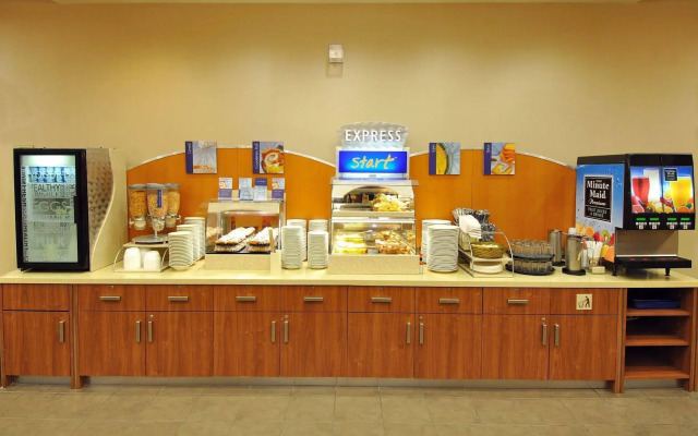 Holiday Inn Express & Suites Vaughan-Southwest by IHG