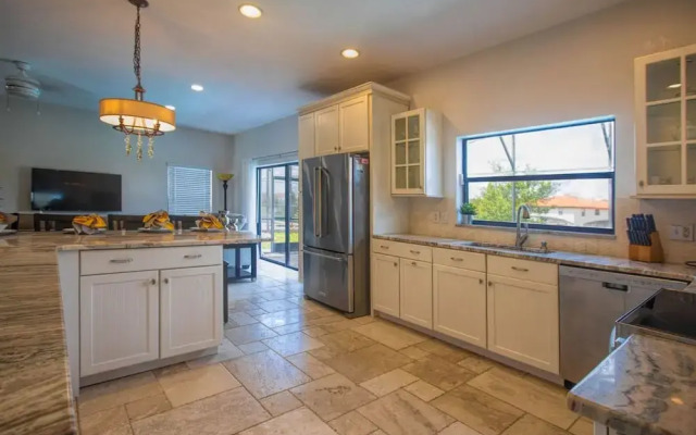 High Grove 5 Bedrooms & Private Pool