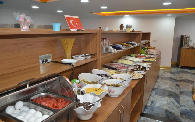 Piyes Otel