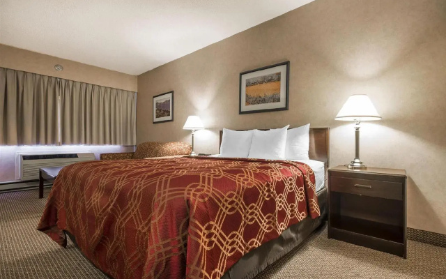 Econo Lodge Inn & Suites