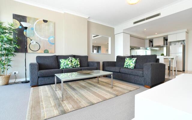 Silvershore Apartments on the Broadwater