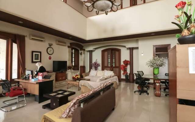 NIDA Rooms Garden Tomb Kebagusan