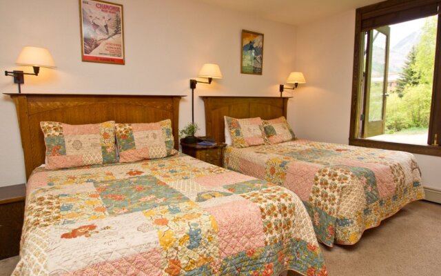 Manitou Lodge