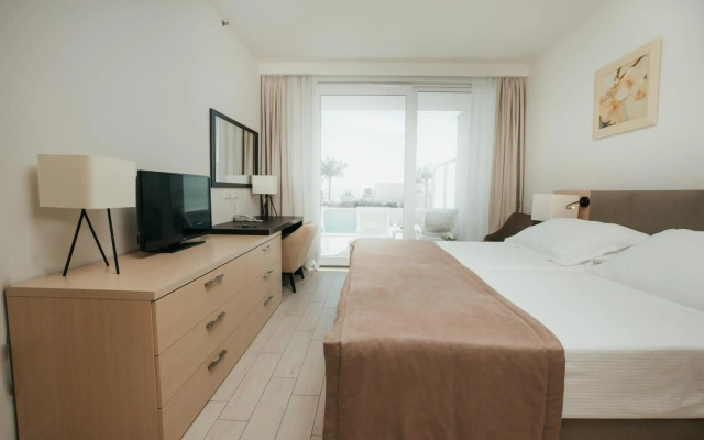 Romana Beach Resort