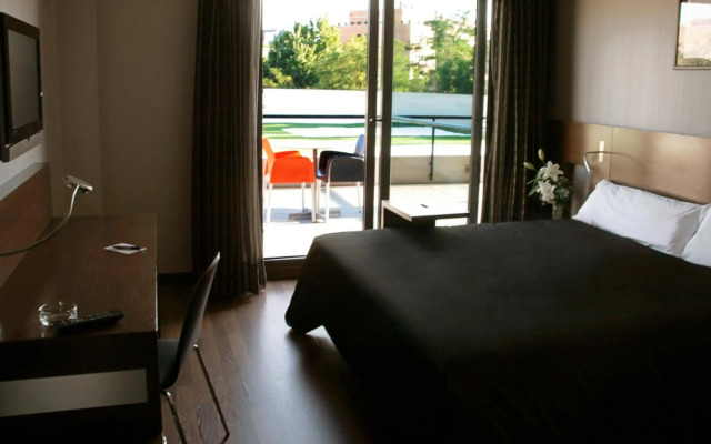 Hotel Tach Madrid Airport