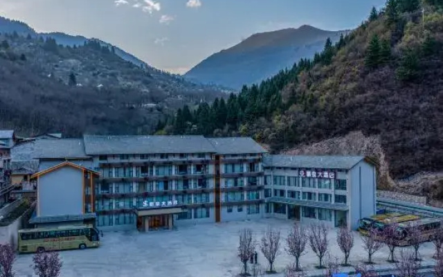 Liquan Hotel