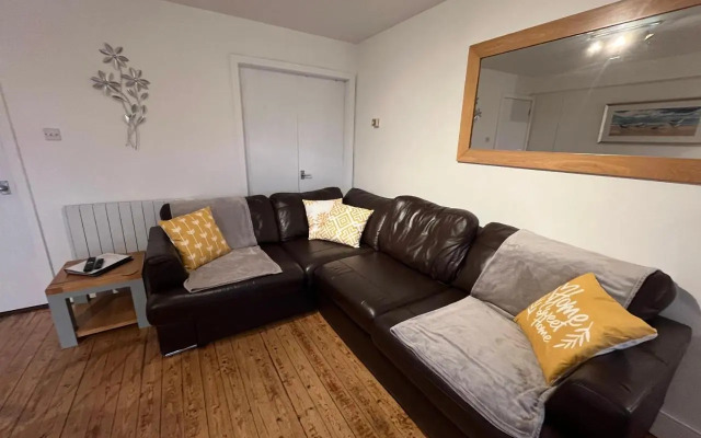Apartment 12, Sea Wharf