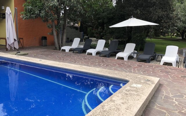 El Jardín De En Medio