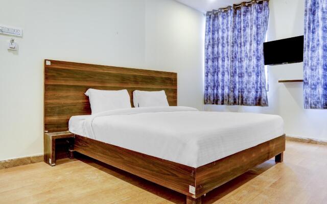 OYO Flagship 83265 Hotel R Square