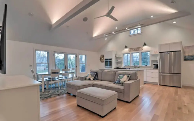 Cape Cod Cottage w/ Fire Pit - Walk to Beach!