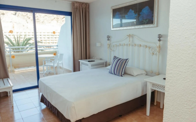 LIVVO Lago Taurito Hotel & Aquapark