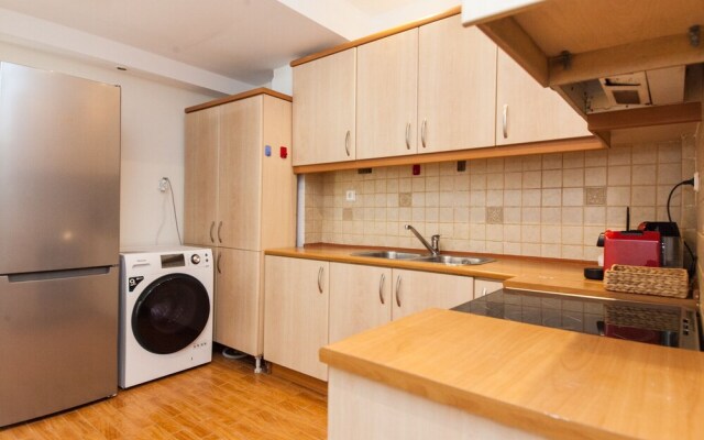 Luxury Pireas Stay New 2BR Urban Escape