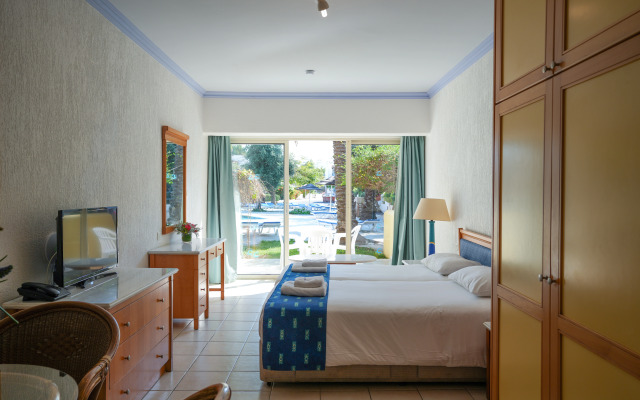 Paphos Gardens Hotel And Apartments