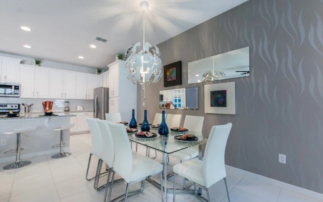 Orlando Newest Resort Community Town Home 5 Bedroom Townhouse by Redawning