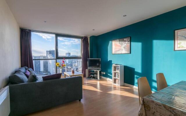 Modern 2 bed apartment, next to Hydro and SECC!