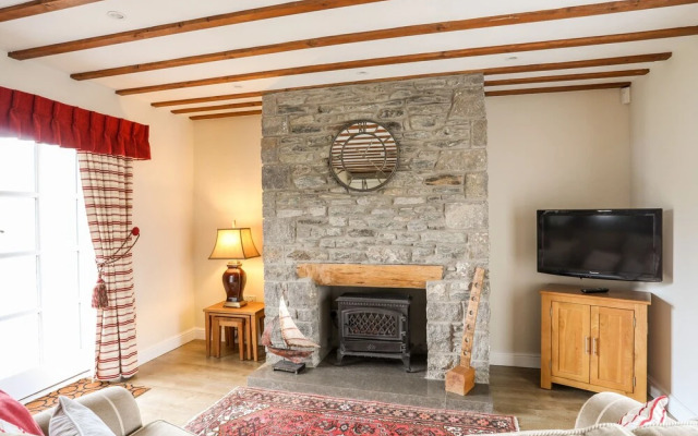 Tyn Towyn - Ty Glas Golau