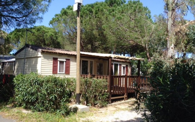 Bungalow With 2 Bedrooms in Agde, With Pool Access and Furnished Garde