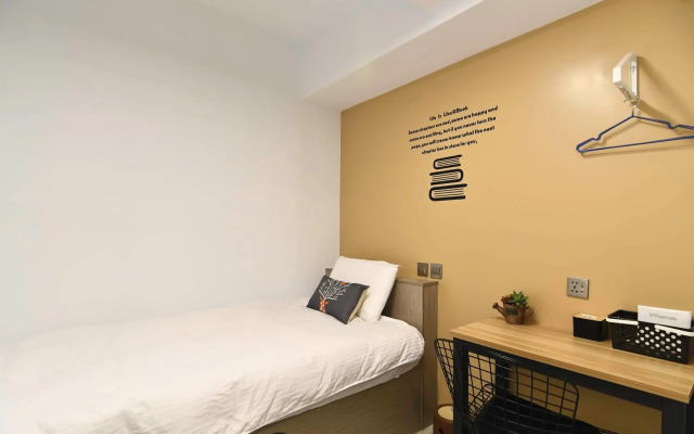 Flyinn Hostel