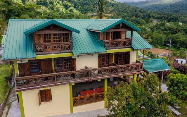 Roxy's Mountain Lodge