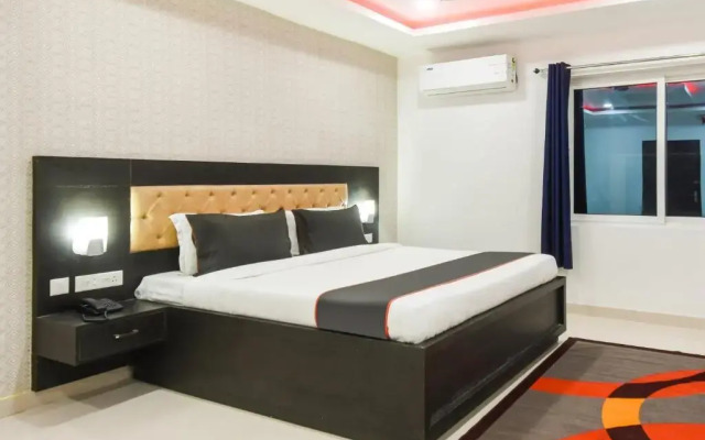 Red Velvet Premium by OYO Rooms