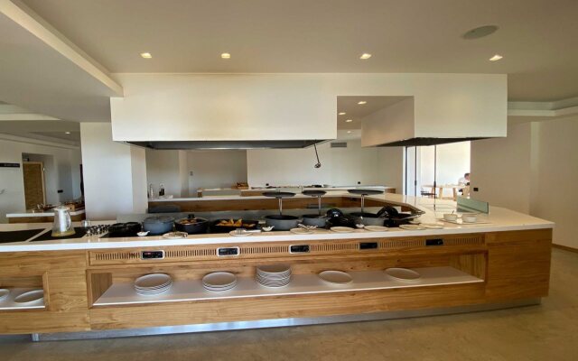 Helios Beach Hotel & Bungalows